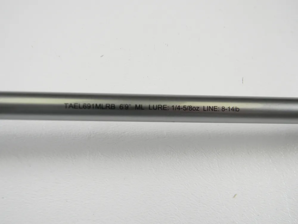 Fashion Tatula Elite TAEL691MLRB Jerkbait Light Topwater 6'9" Medium Lig Used Casting Rods