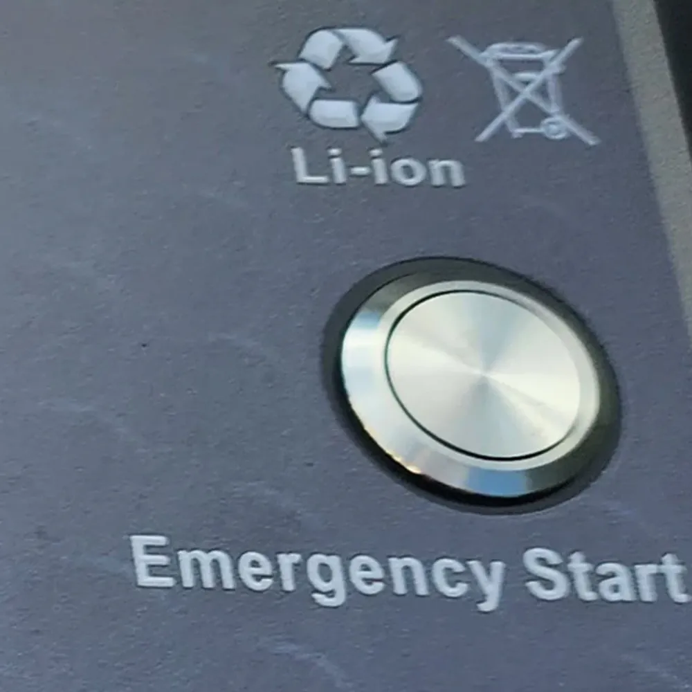 New Cranking Battery 12V 105AH with Emergency Start Marine Batteries And Chargers